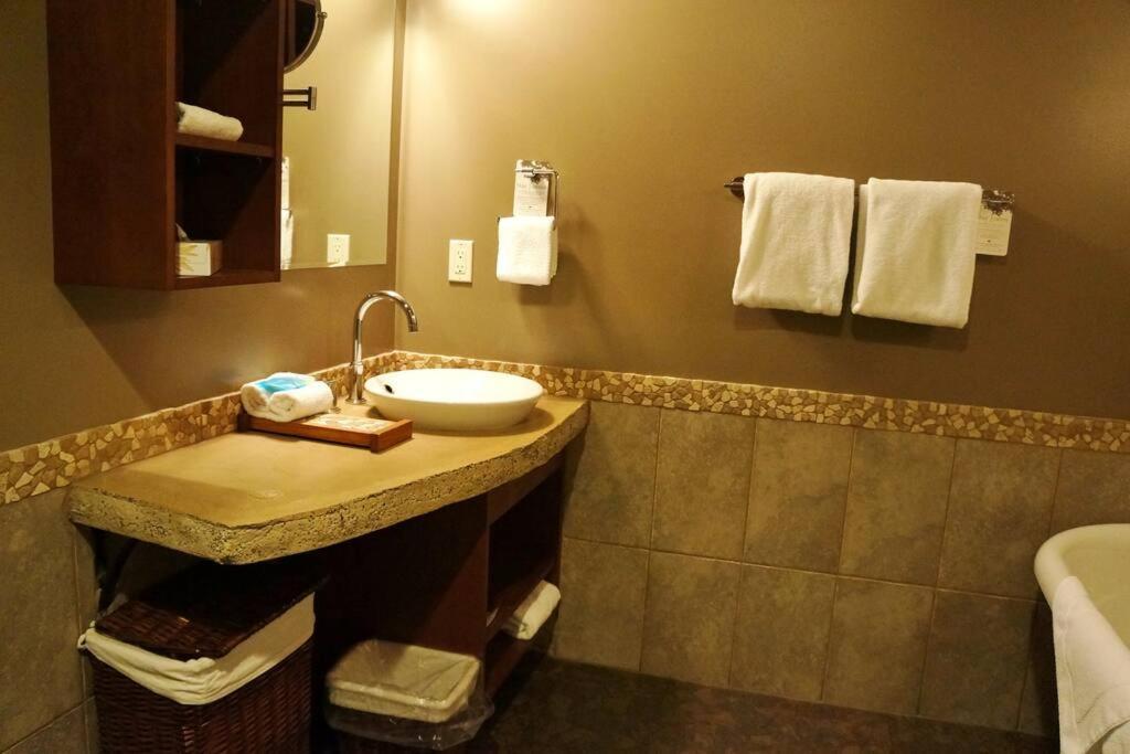 Gracie'S Place Канмор Екстериор снимка